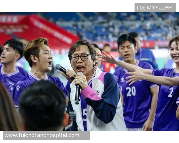 足球明星签名会盛大开启球迷齐聚一堂共庆足球盛宴 足球明星签名会盛大开启球迷齐聚一堂共庆足球盛宴